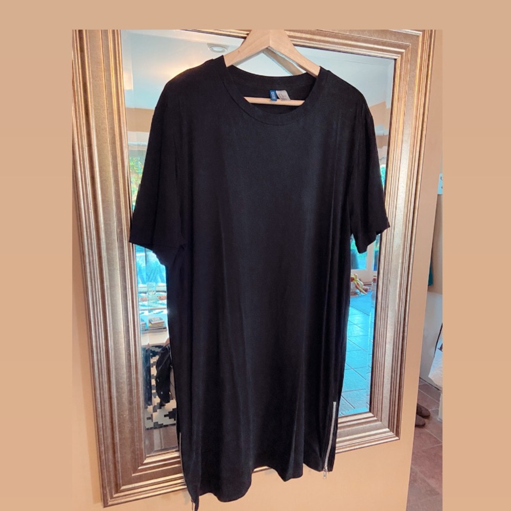 Black cotton tshirt dress with zippers